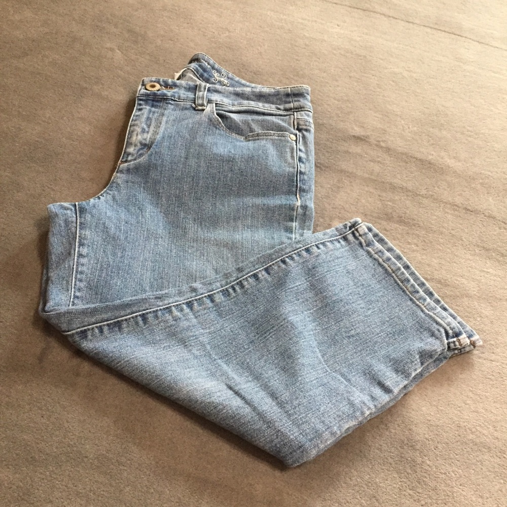 Faded Denim Capris Size 6 Christopher & Banks - Picture 9 of 15